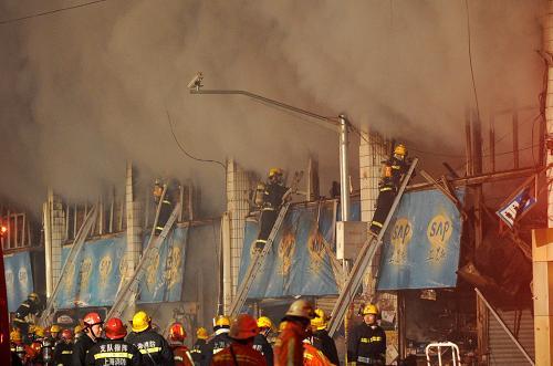 上海最大農產品市場突發火災，致6人遇難，食用農產品批發安全再敲警鐘